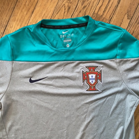 Portugal Soccer Training Top EUC - Picture 2 of 5